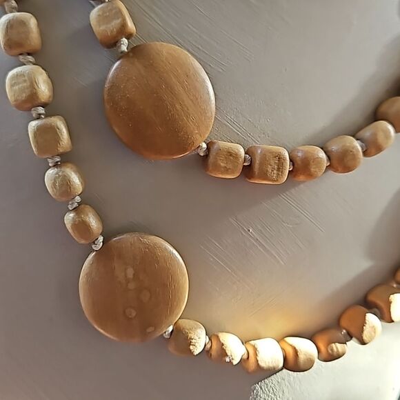 38" Vintage Natural Wood & Mother of Pearl Beaded Necklace - Picture 7 of 8